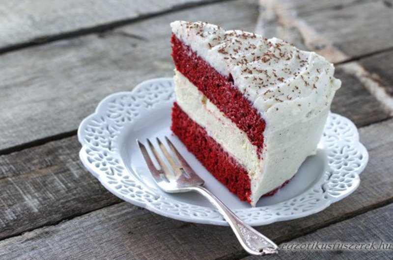 Vörös Selymes Sajttorta