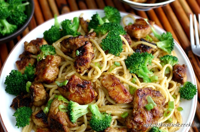 Kínai Csirkefalatok Spagettivel
