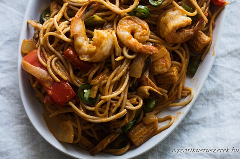 Piros Curry Tészta, Kókusztejjel
