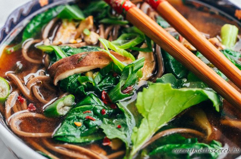 Shiitake és Spenót Miso Leves