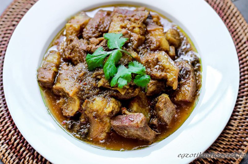 Kaeng Hung Leh, a Thai Sertéshús Curry