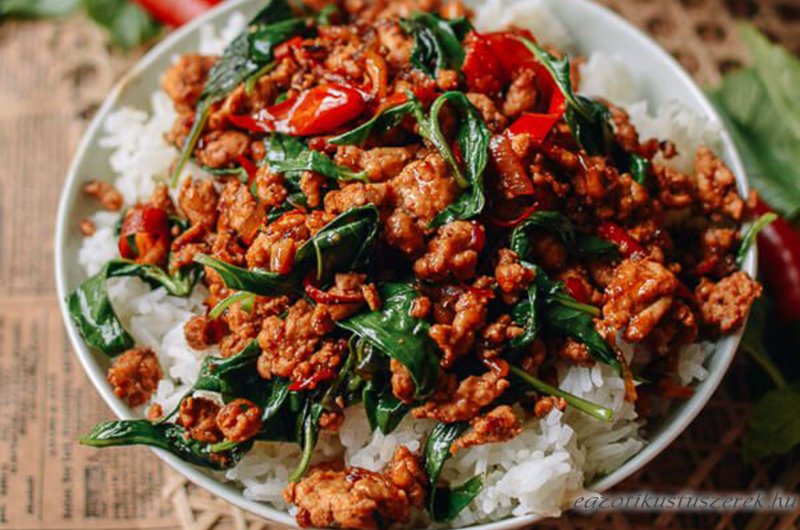 10 perces Thai Csirke Bazsalikommal